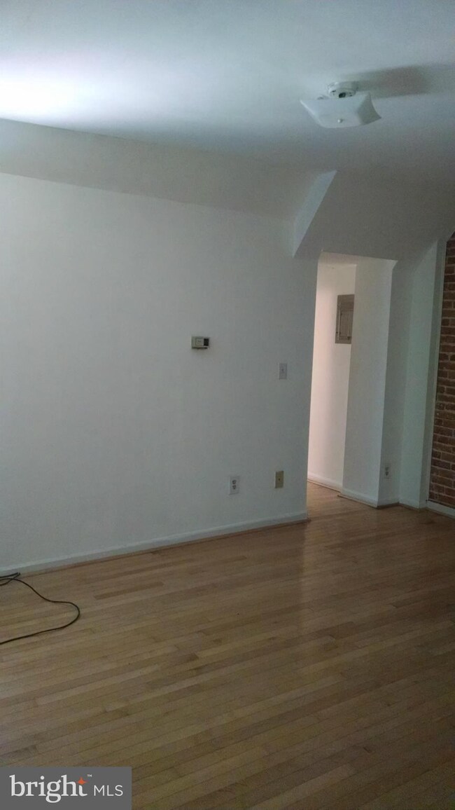 807 Hollins St unit 2, 2ND FLOOR, Baltimore, MD 21201 - photo 2