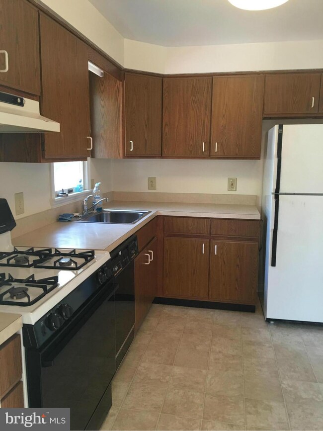 11960 Susan Ln, Lusby, MD 20657 - photo 6