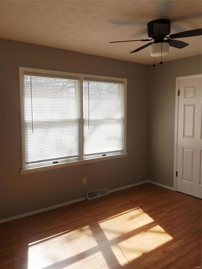 Newer  fan, fresh paint, lots of light