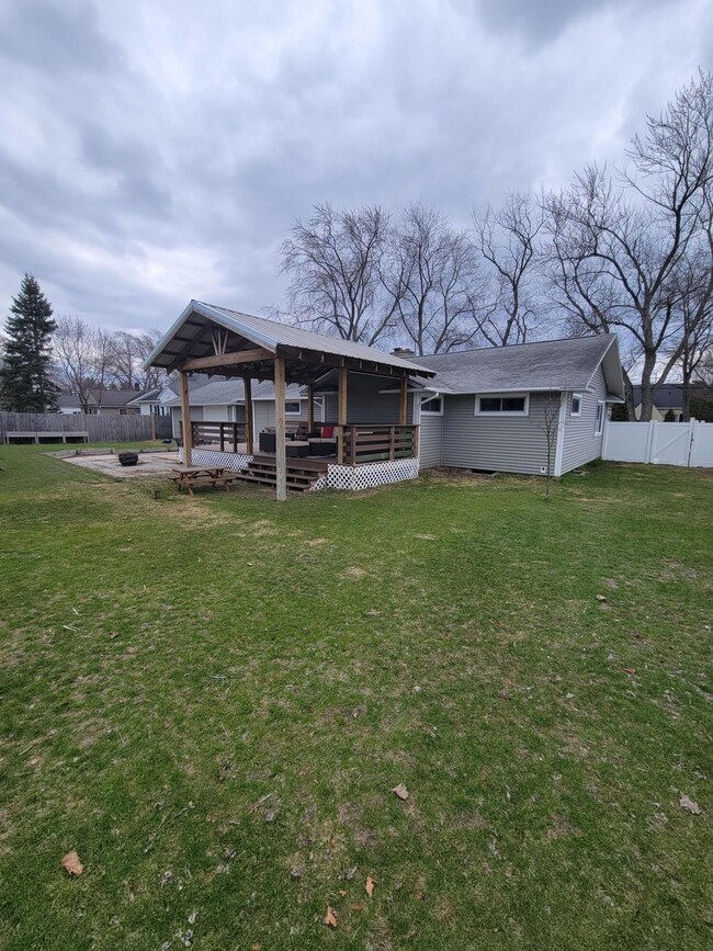 340 7th St, Manistee, MI 49660 - photo 5