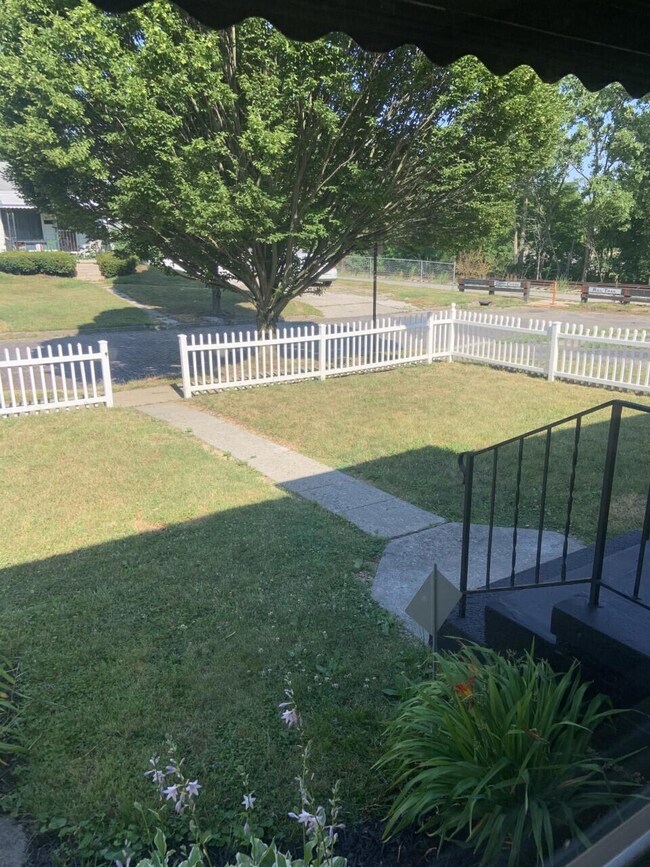 322 Harris Yard