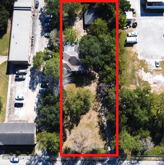 611 Thornton Rd, Houston, TX 77018 - photo 2