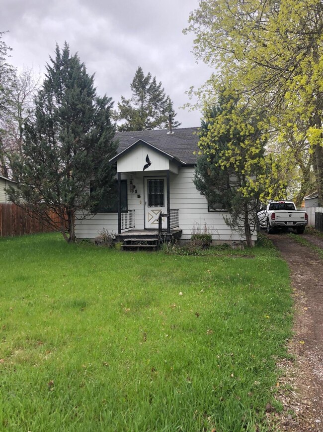 Front with driveway