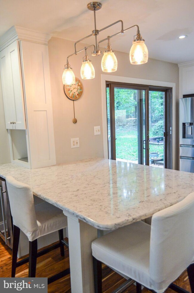 12124 Quorn Ln, Reston, VA 20191 - photo 6