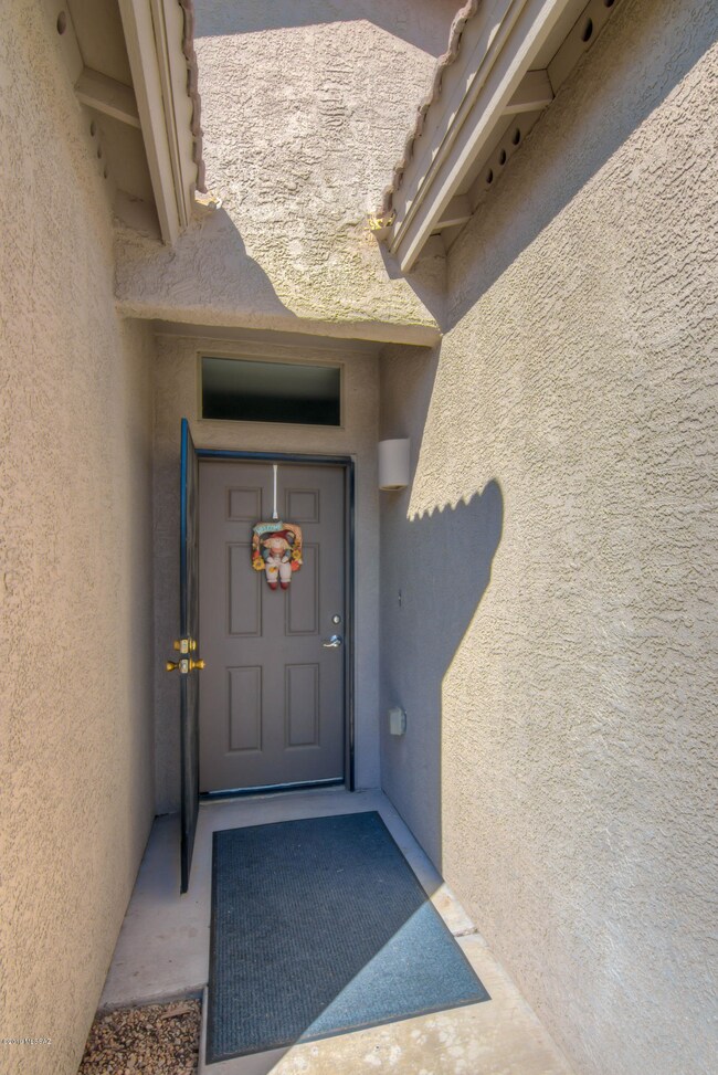 Front entrance w security screen door