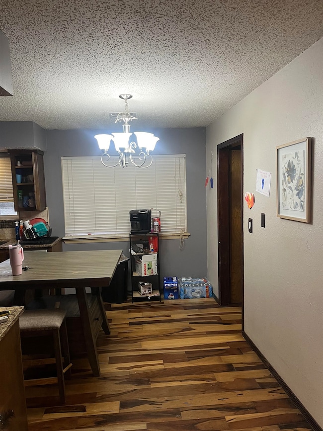 3202 Hillcrest Dr, Enid, OK 73701 - photo 3