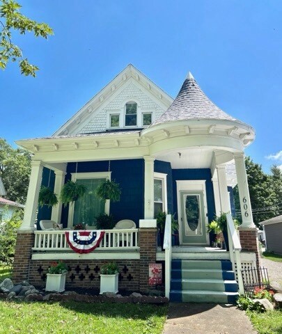 606 N Center St, Clinton, IL 61727 - photo 2