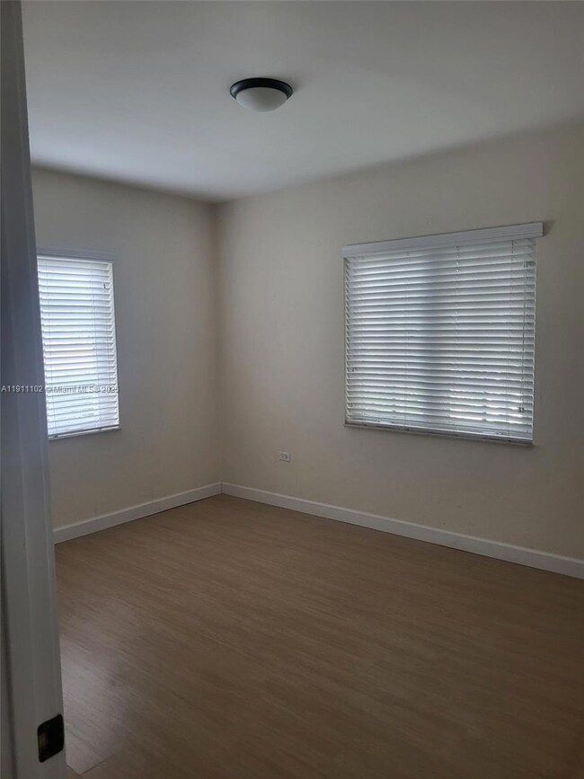 215 Sidonia Ave unit 4, Coral Gables, FL 33134 - photo 6