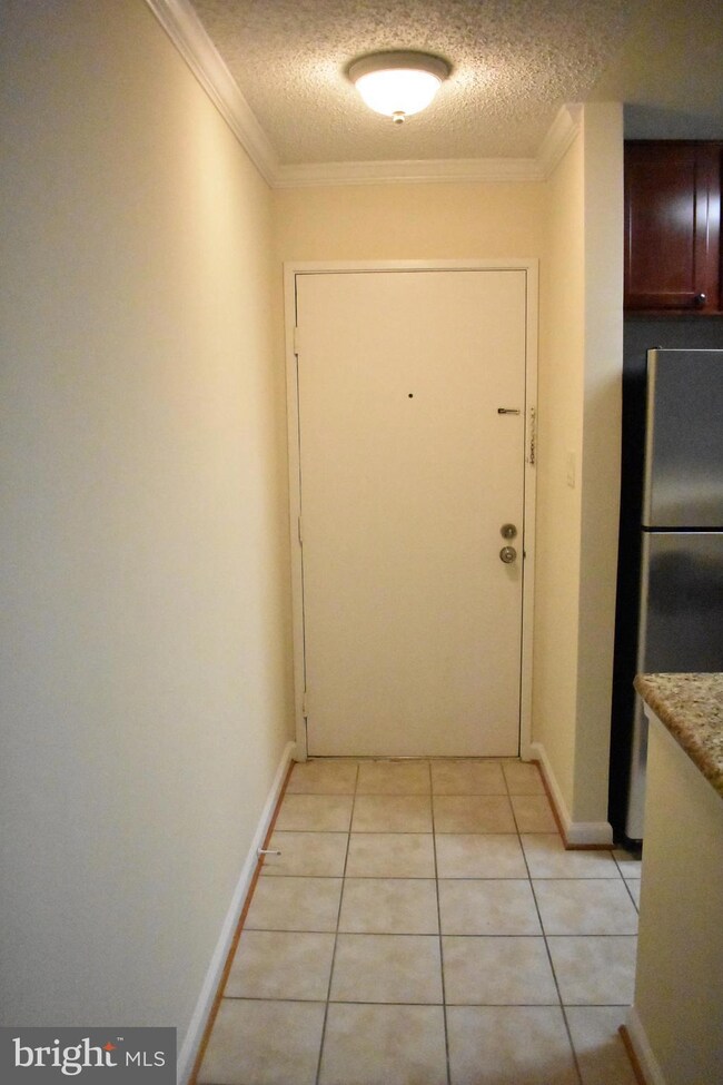 15604 Weathervane Terrace unit 604, Woodbridge, VA 22191 - photo 3