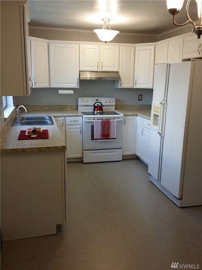 308 Edwards St SW, Yelm, WA 98597 - photo 3