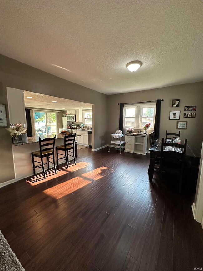 619 Douglas St, Auburn, IN 46706 - photo 5