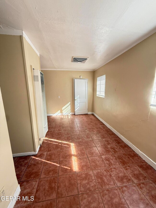 2825 Grant unit 13, El Paso, TX 79930 - photo 5