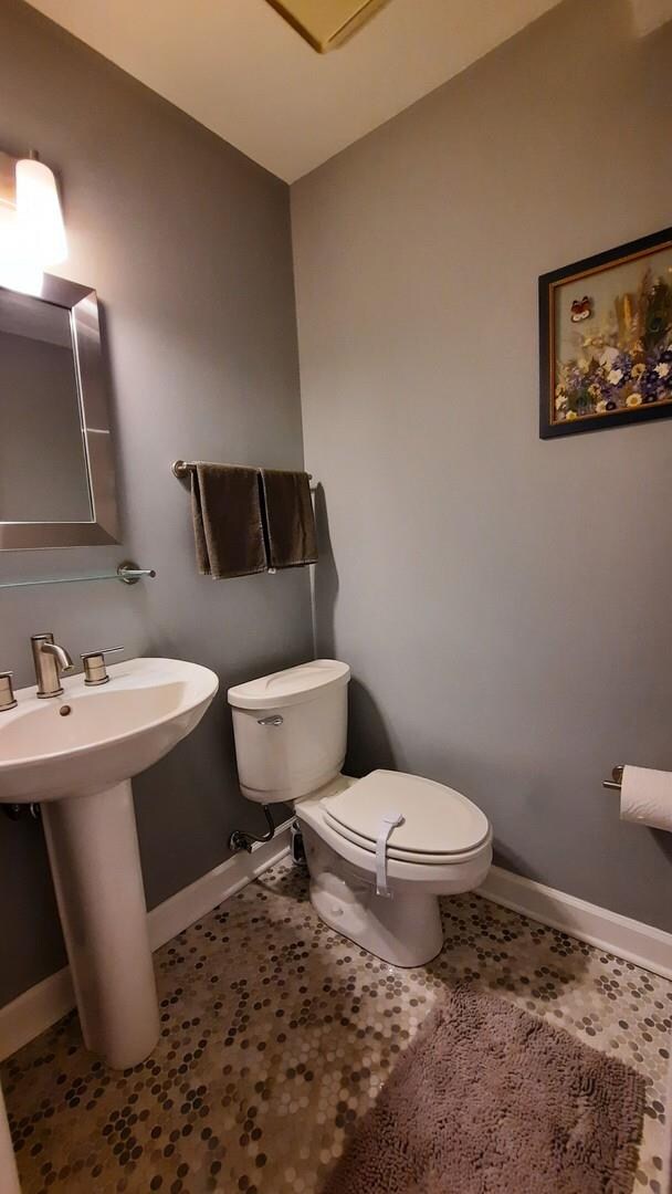 Middle level bathroom