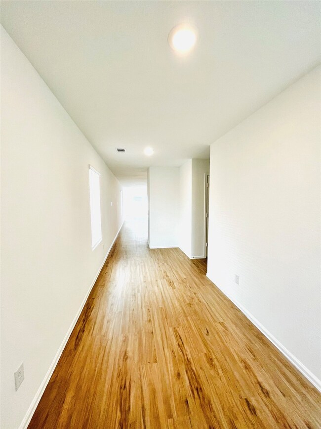 4118 Holland View Ln, Baytown, TX 77521 - photo 2