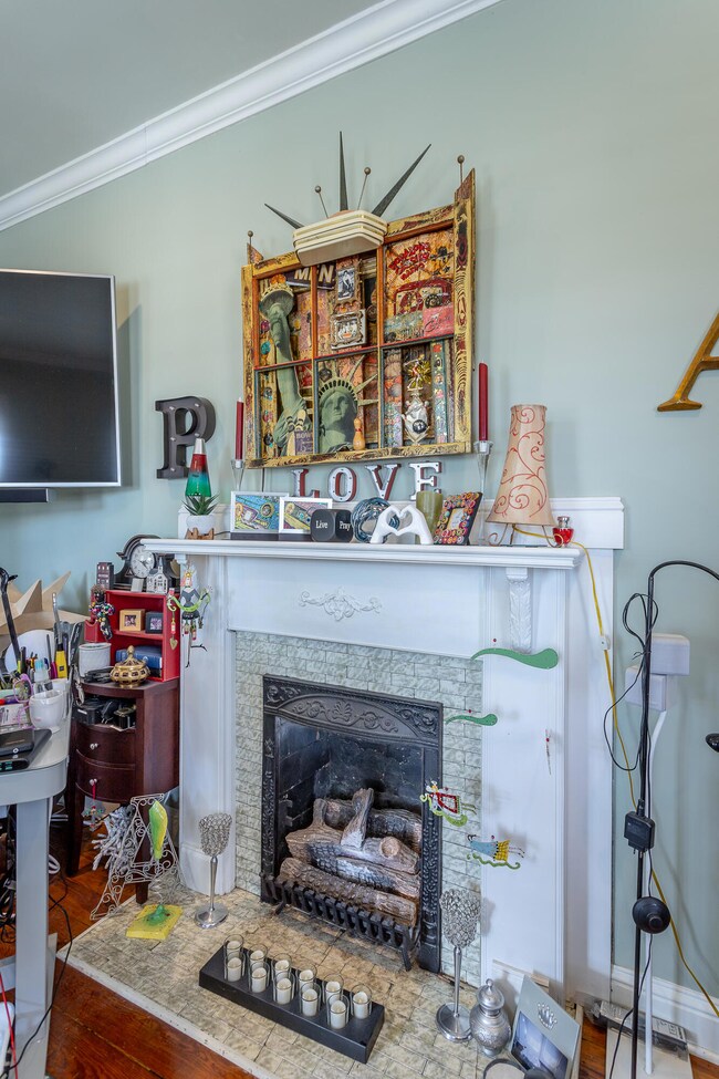 613 Colville St-42