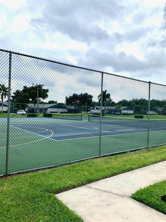 1062 Summit Trail Cir unit A, West Palm Beach, FL 33415 - photo 5