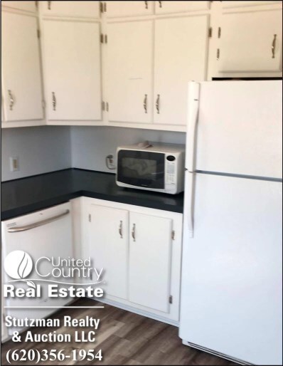 146 S Jefferson St, Hugoton, KS 67951 - photo 5