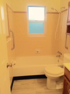 Avalon 5, Bath Unit B
