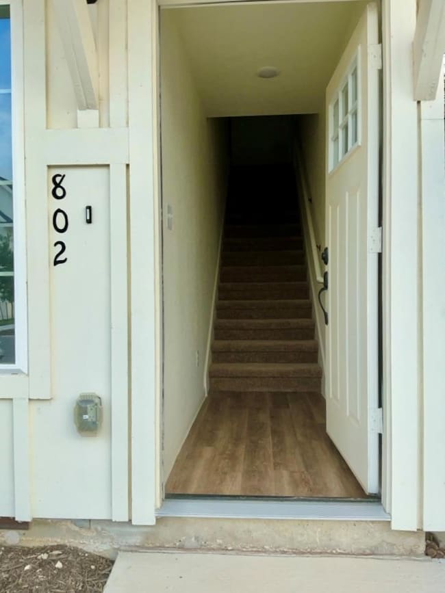 2002 W 2nd St unit 802, Taylor, TX 76574 - photo 2