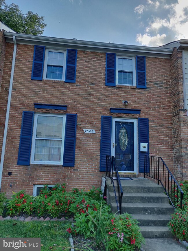 9686 Lindenbrook St, Fairfax, VA 22031 - photo 2