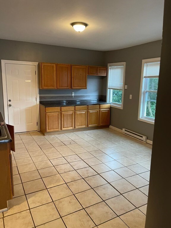 3 Hacker Ct unit 3, Worcester, MA 01603 - photo 2