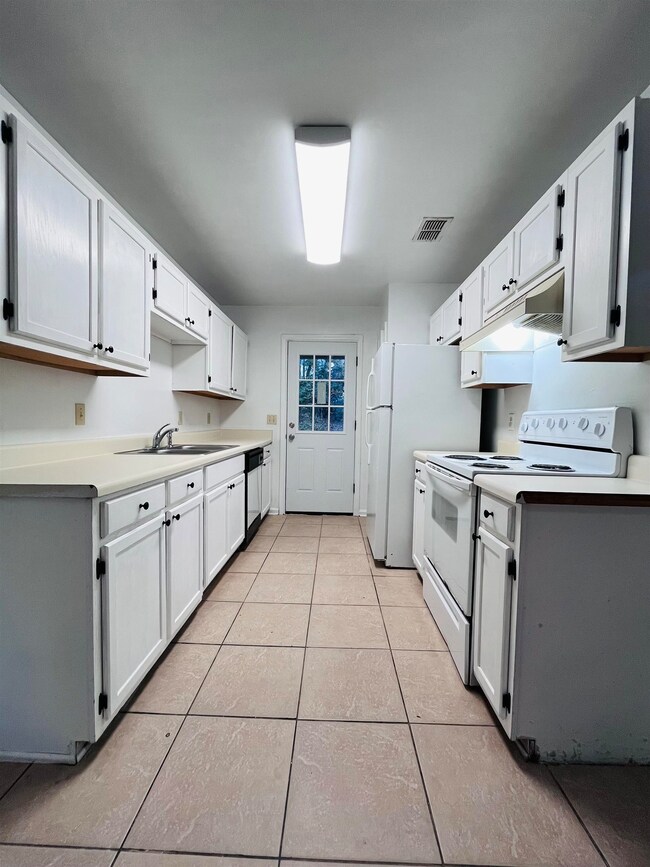 1285 Rumba Ln unit B, Tallahassee, FL 32304 - photo 6