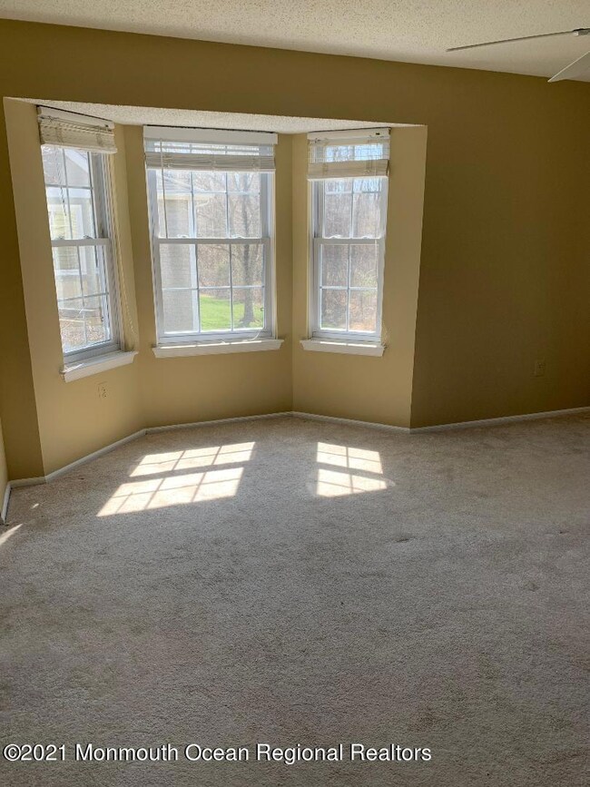 38 Players Cir, Tinton Falls, NJ 07724 - photo 4