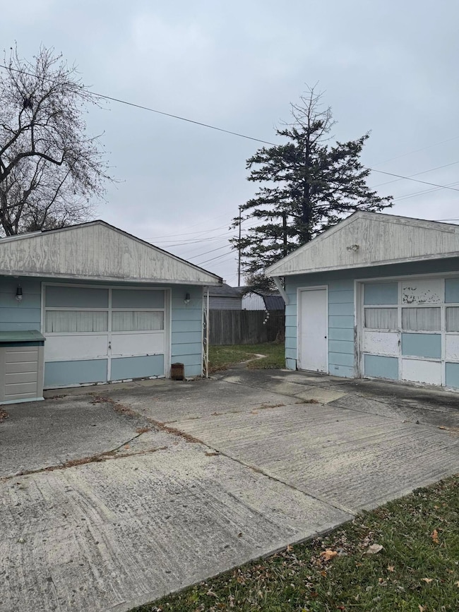 570 W Lawn Dr, Marion, OH 43302 - photo 2