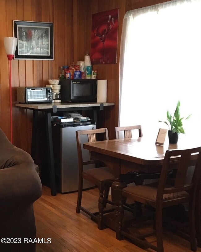 614 Hoover Air B&B2