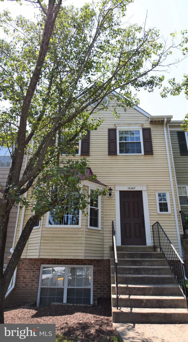 16268 Taconic Cir, Dumfries, VA 22025 - photo 2