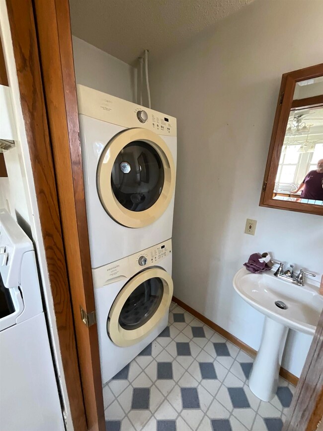 217 S Walnut St, West Union, IA 52175 - photo 5