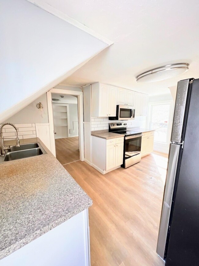 178 Pleasant St unit 2, Claremont, NH 03743 - photo 7