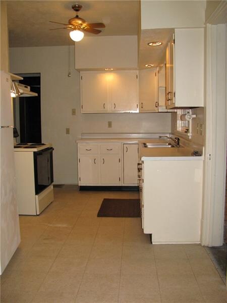 KITCHEN FIRST FLOOR