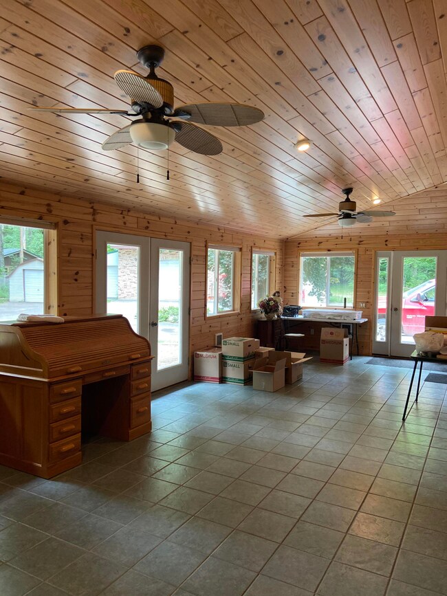 KARSLAKE SUNROOM