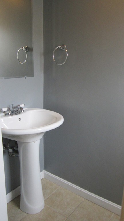 39 D St unit B, Whitinsville, MA 01588 - photo 5