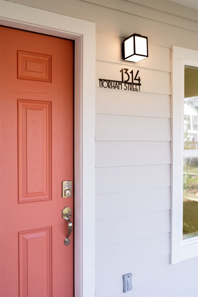 1314 Norham St, Houston, TX 77022 - photo 4
