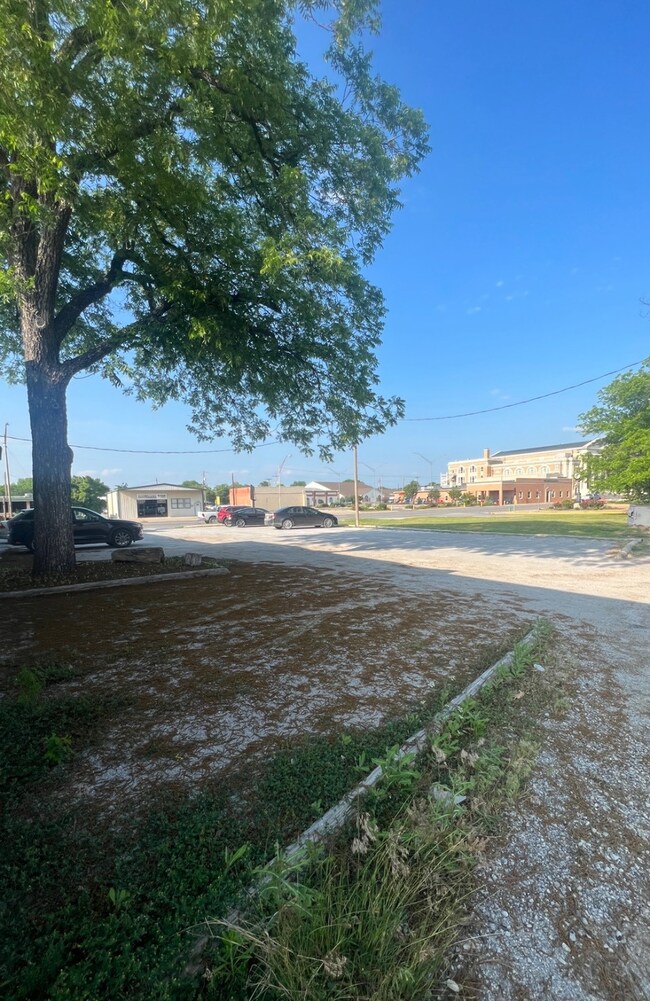 606 W Broadway St, Ardmore, OK 73401 - photo 6