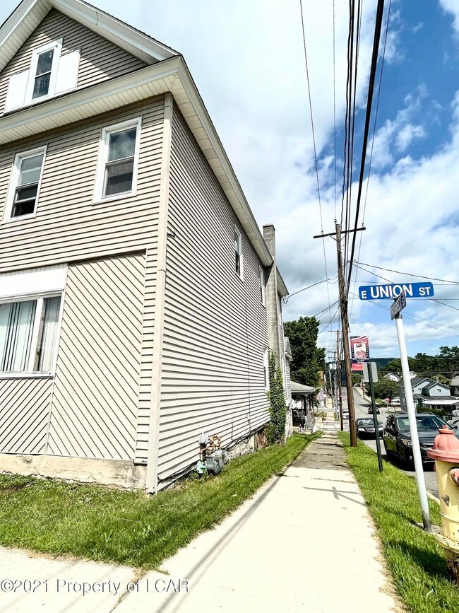 48 E Union St, Nanticoke, PA 18634 - photo 3