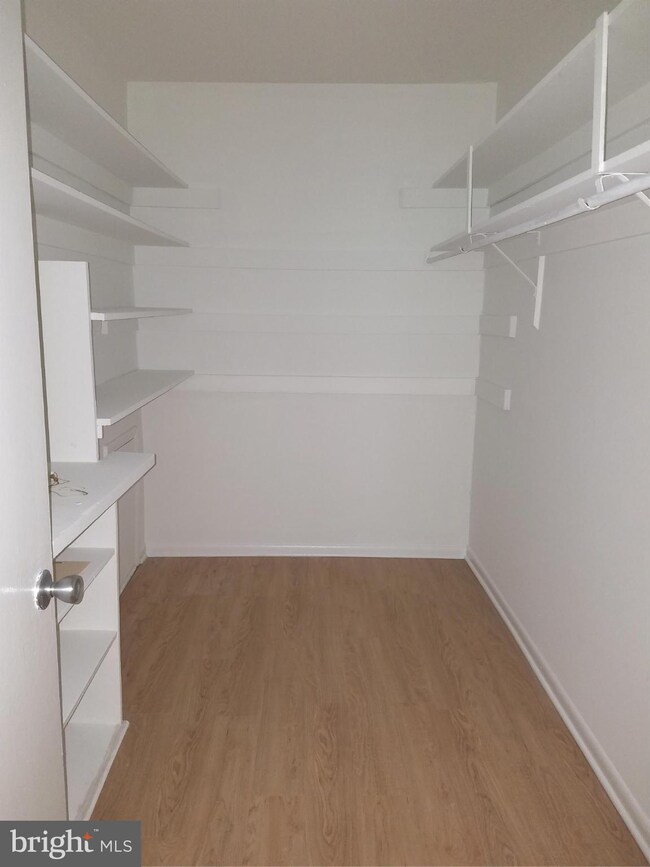 10722 West Dr unit 204, Fairfax, VA 22030 - photo 5