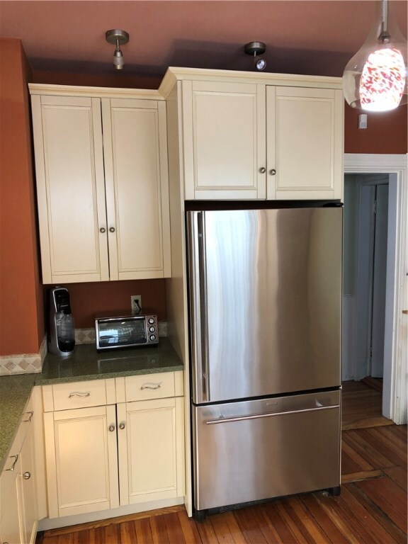 Jenn air refrigerator set in the built in custom c