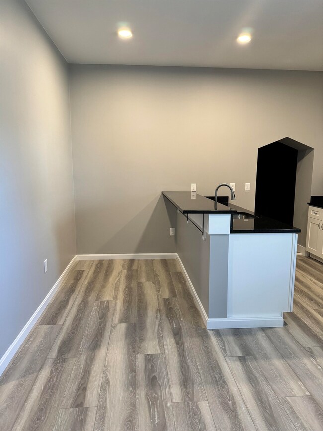 45 Monarch Way unit 104, Portsmouth, NH 03801 - photo 3