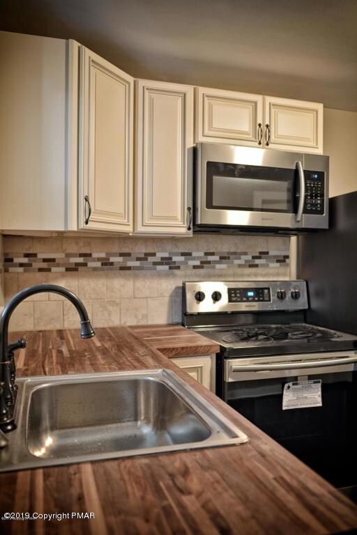 219 E Main St unit 1, Pen Argyl, PA 18072 - photo 6