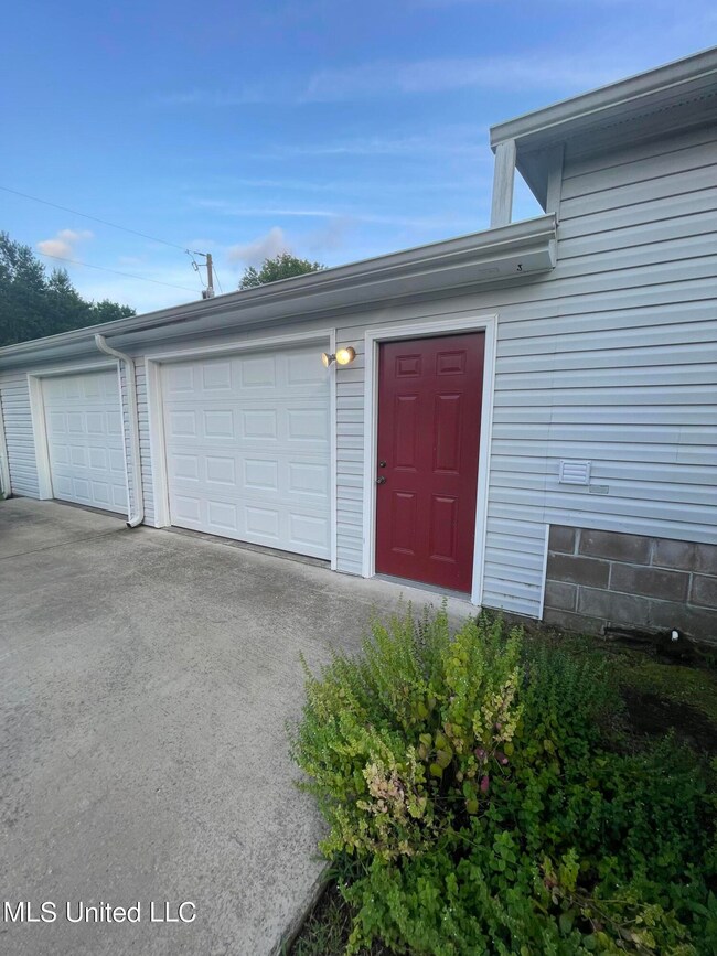 Attached 2 Car Garage