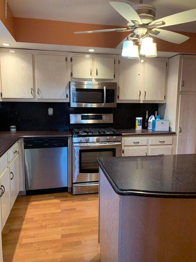 258 Ada Dr, Staten Island, NY 10314 - photo 6