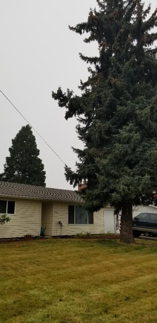 2372 E McAndrews Rd, Medford, OR 97504 - photo 2