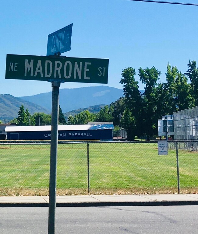 730 NE Madrone St, Grants Pass, OR 97526 - photo 2