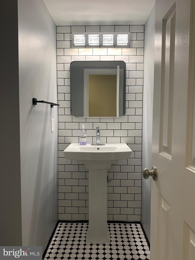 2006 Madrillon Creek Ct, Vienna, VA 22182 - photo 3