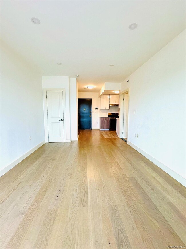 Rego Parc unit 6F, Rego Park, NY 11374 - photo 7