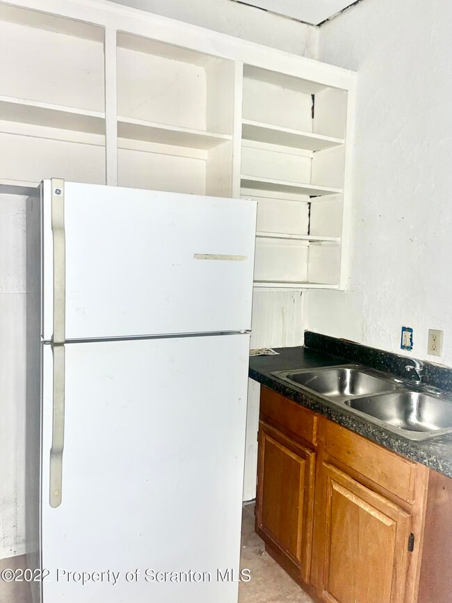 384 S Franklin St, Wilkes-Barre, PA 18702 - photo 4