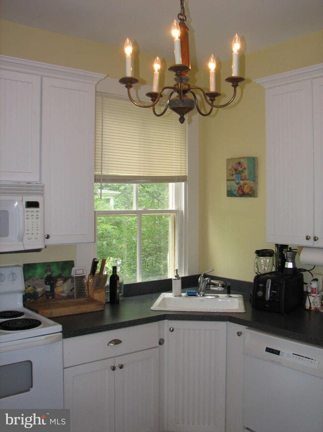 8582 Springs Dr, Warrenton, VA 20186 - photo 7